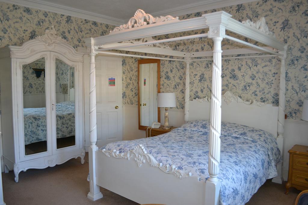 Cranleigh Hotel Рейґет Екстер'єр фото