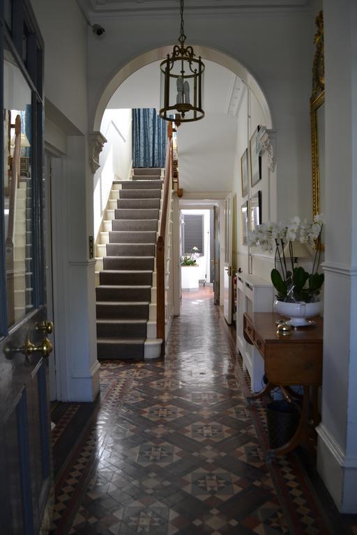 Cranleigh Hotel Рейґет Екстер'єр фото
