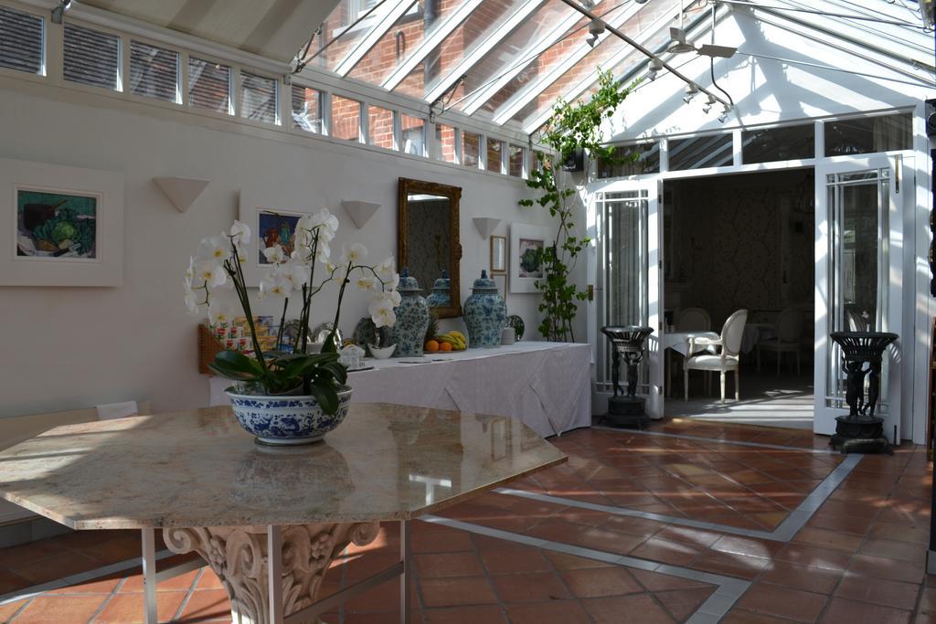 Cranleigh Hotel Рейґет Екстер'єр фото