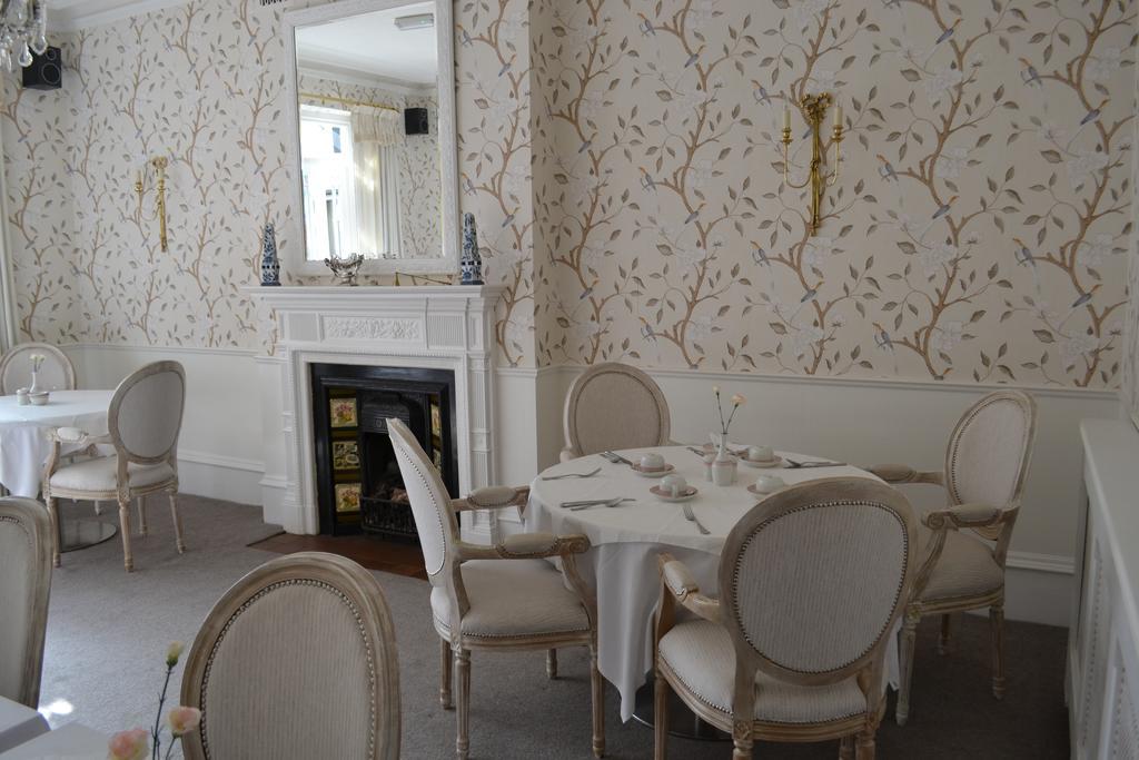Cranleigh Hotel Рейґет Екстер'єр фото