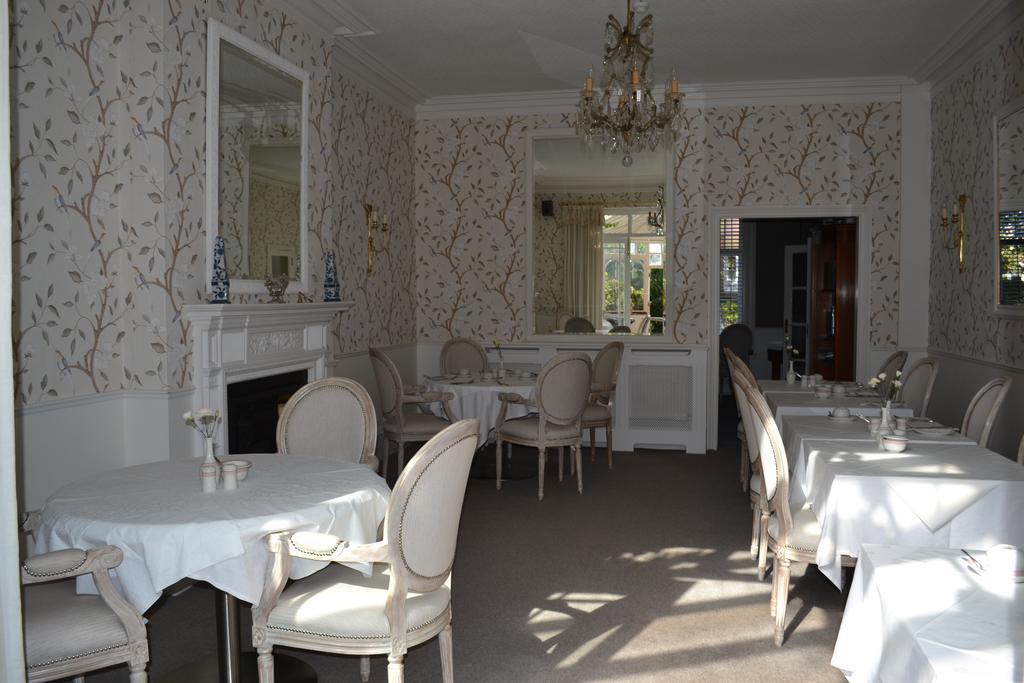 Cranleigh Hotel Рейґет Екстер'єр фото