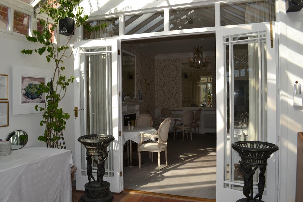 Cranleigh Hotel Рейґет Екстер'єр фото